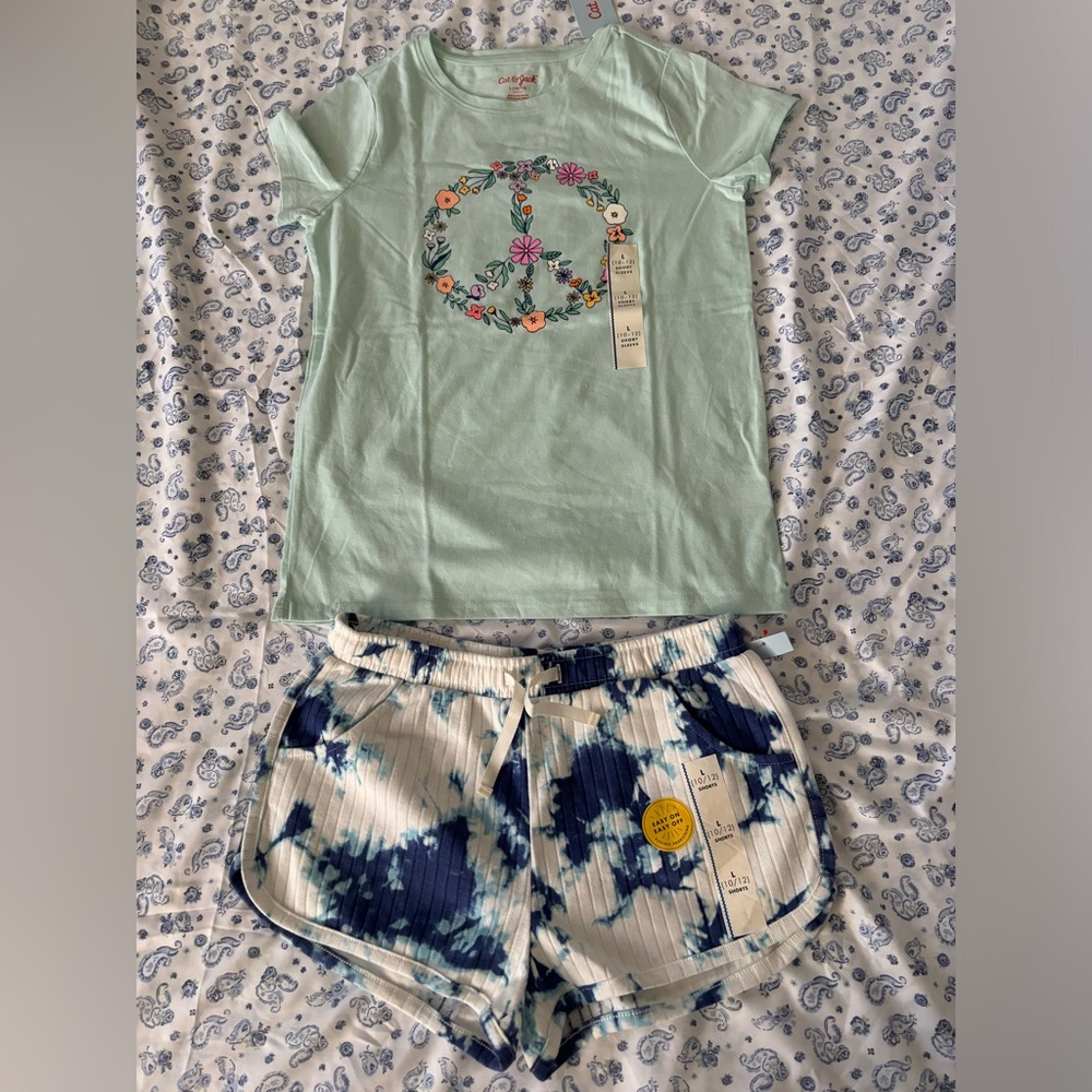 Girls kids set Large (10/12) T-shirt and shorts.